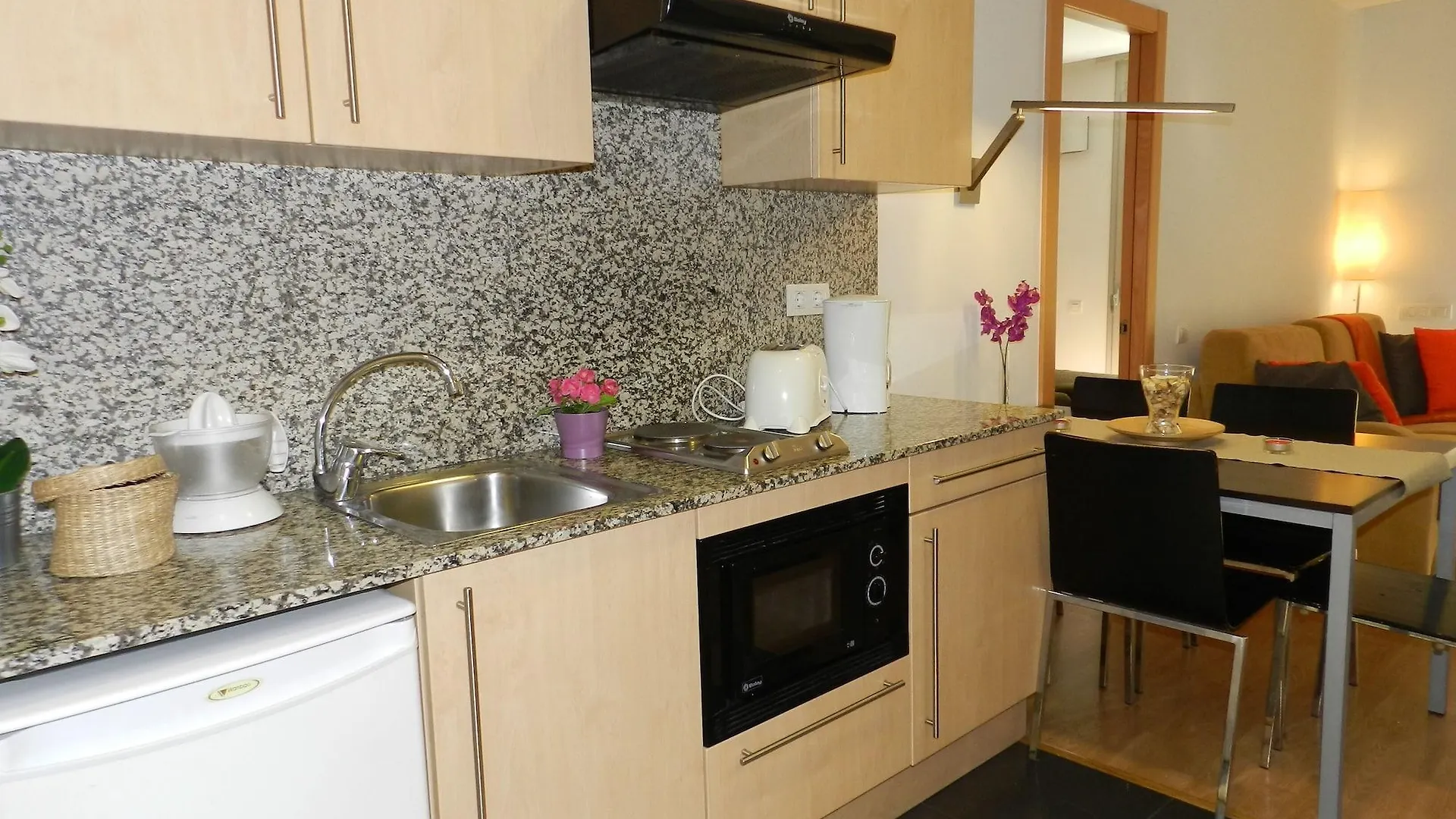 ברצלונה Hotel Travessera 2*,  ספרד