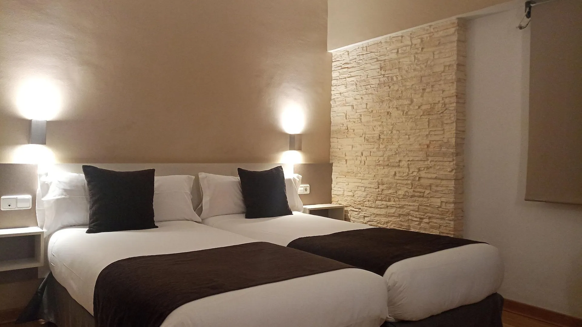 ברצלונה Hotel Travessera ספרד