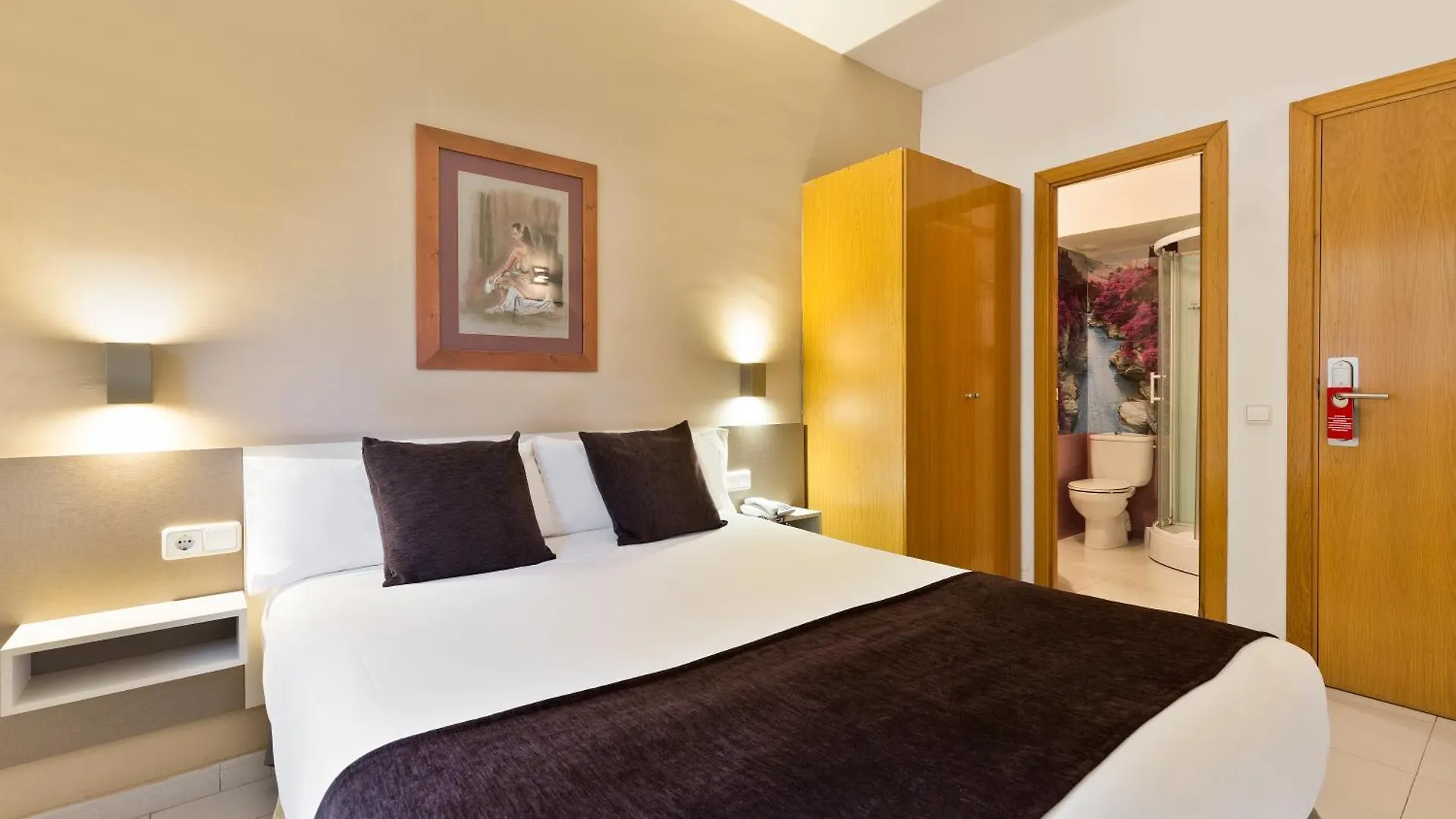 ברצלונה Hotel Travessera 2*,