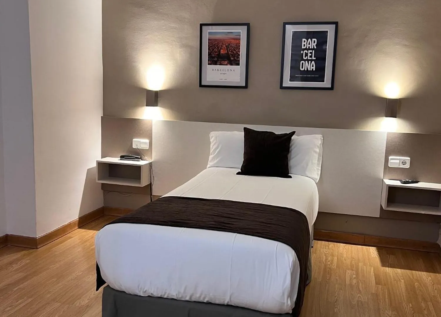 **  ברצלונה Hotel Travessera ספרד