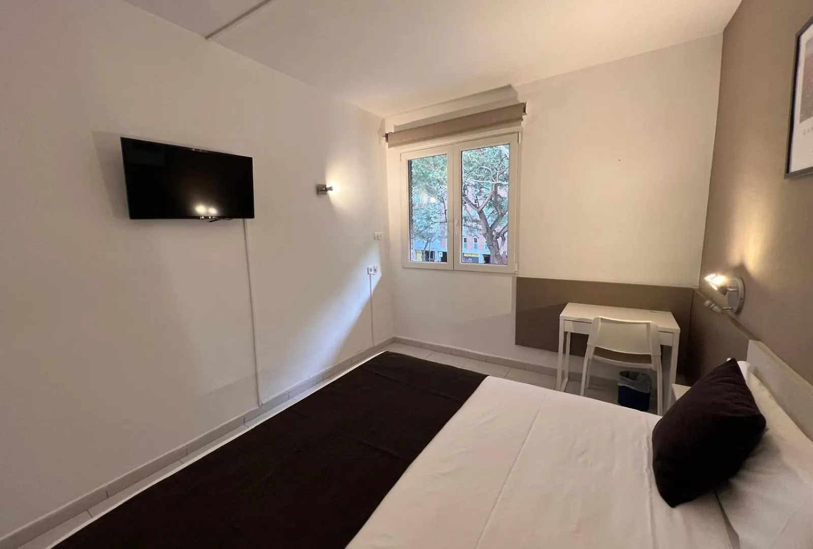 ברצלונה Hotel Travessera 2*,  ספרד