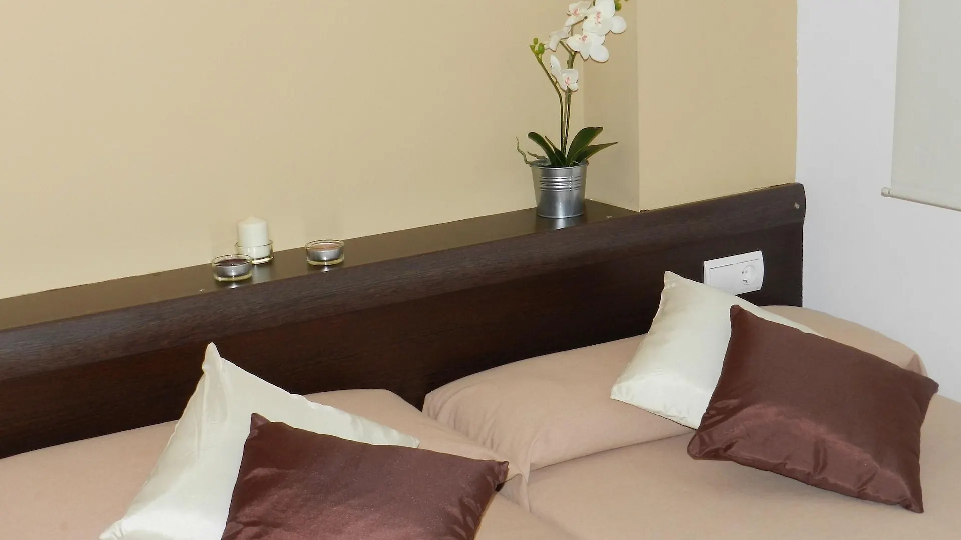 Hotel Travessera Barcelona 2*,