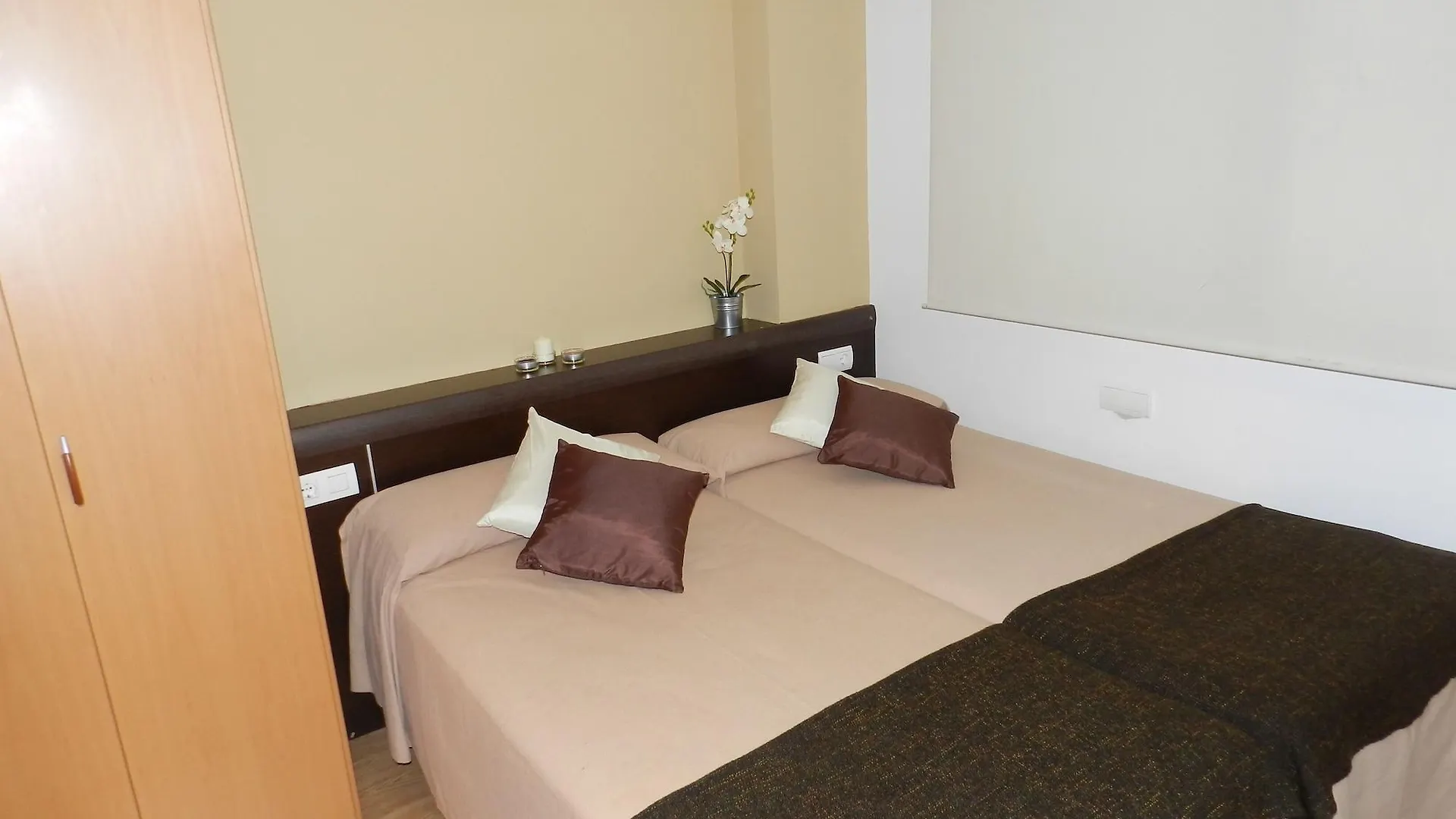 Hotel Travessera Барселона