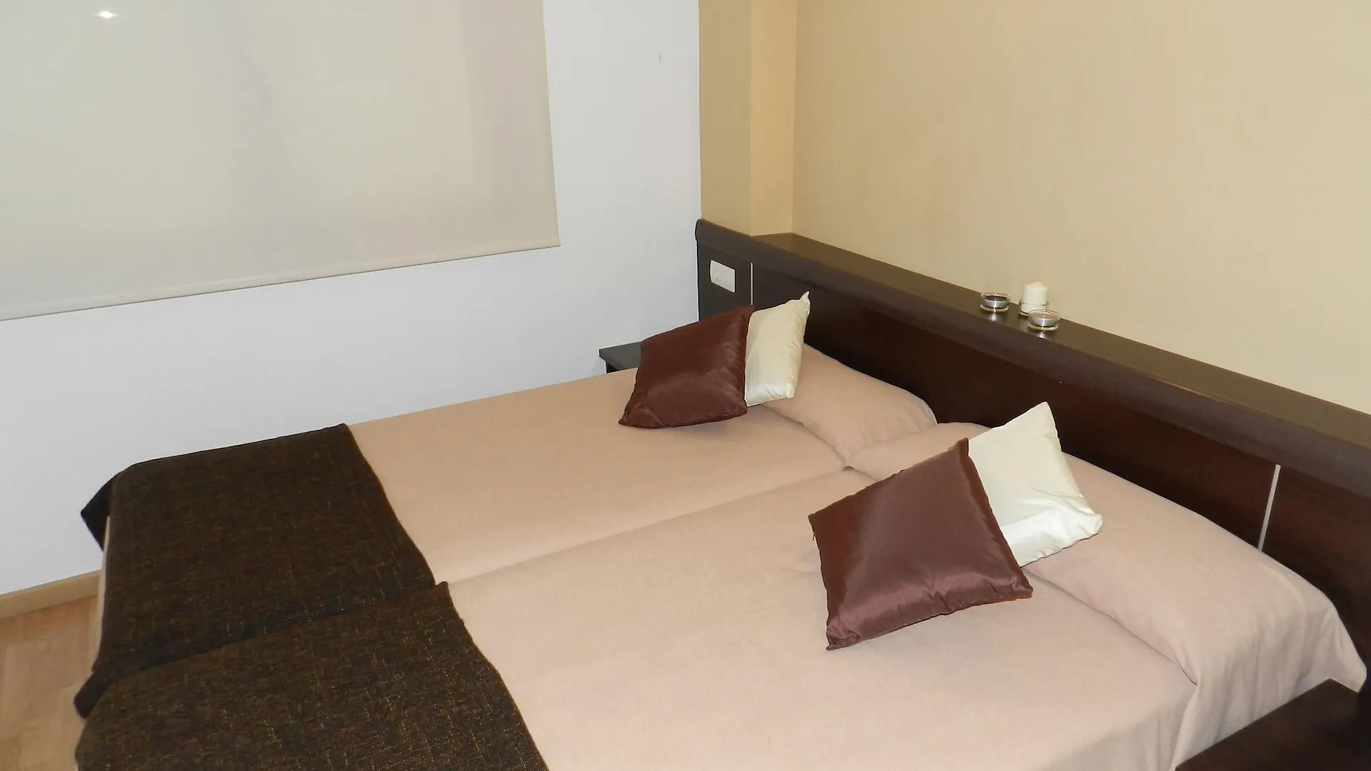 Hotel Travessera Барселона