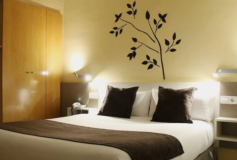 Hotel Travessera Барселона