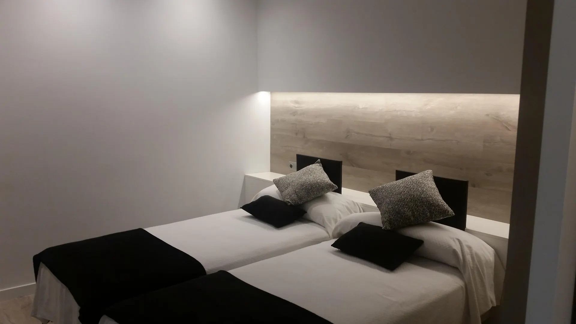 Hotel Travessera Барселона Испания