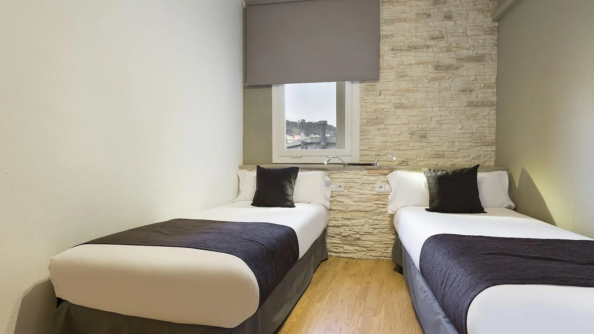 Hotel Travessera Барселона Испания