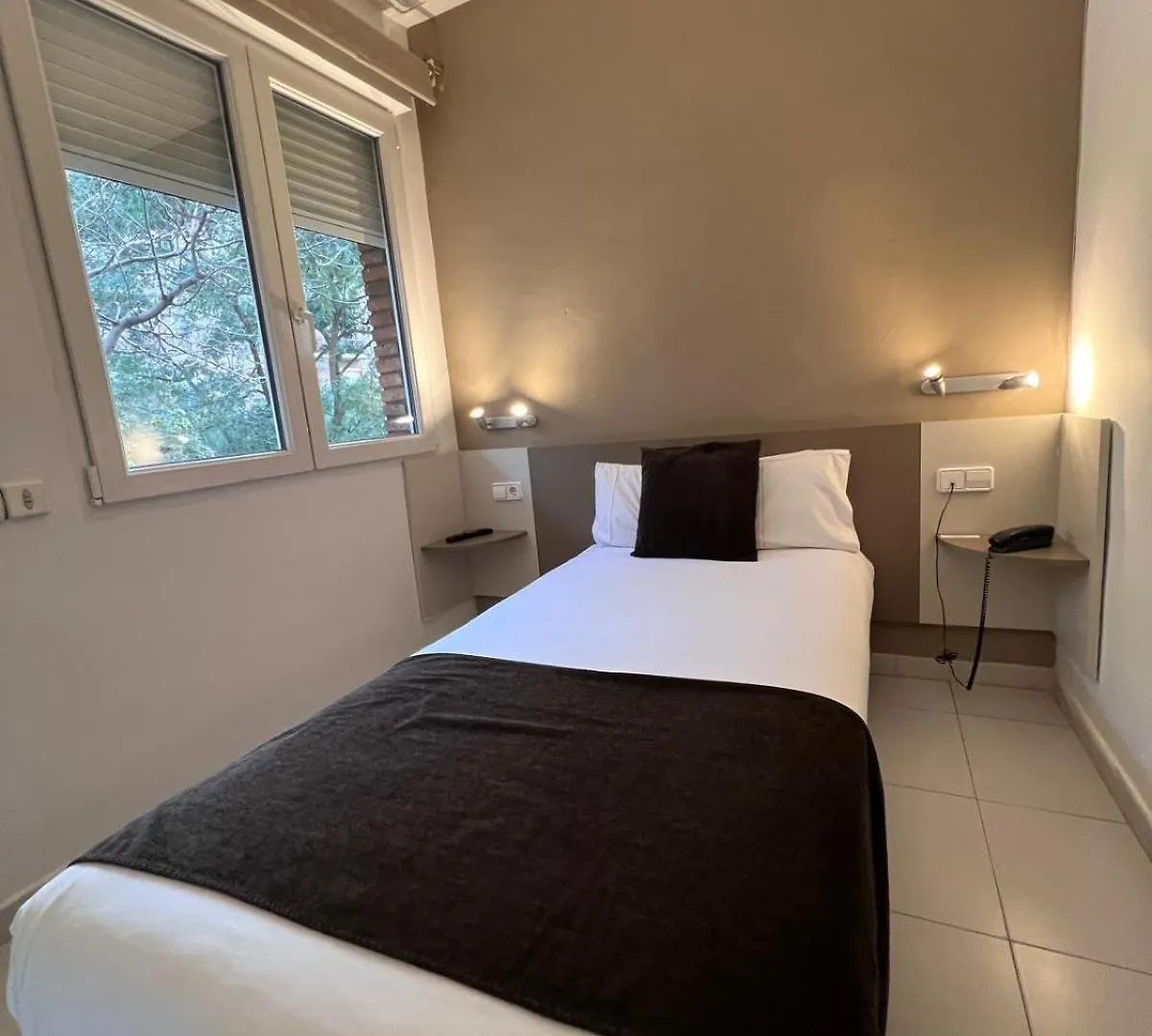 Hotel Travessera Барселона
