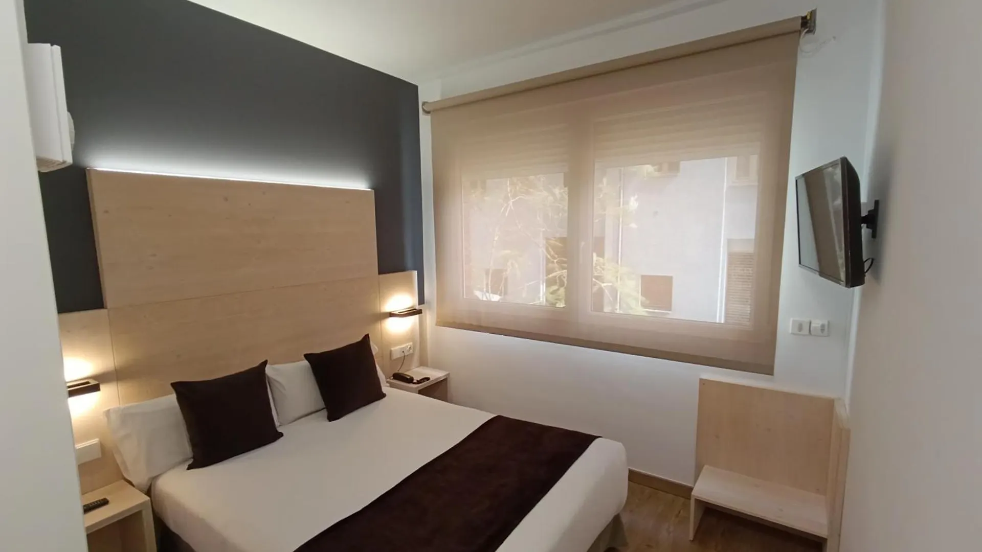 Hotel Travessera Барселона Испания